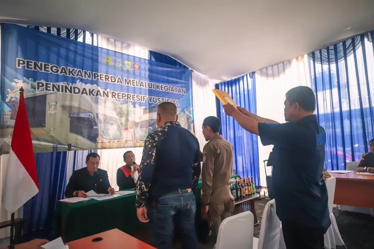 Tindak Tegas, Satpol PP Kota Bandung Seret 33 Pelanggar ke Sidang Tipiring On The Street (Diskominfo Kota Bandung)