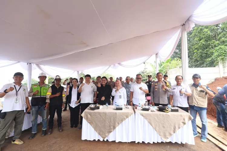 Asep Robin Hadiri Peletakan Batu Pertama Gedung LPK Mulia Mandiri Indonesia (Dok: Nuzon/Humpro DPRD Kota Bandung)