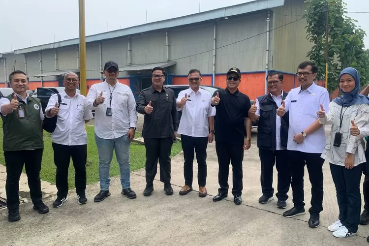 Cek Stok Bahan Pangan Jelang Ramadan, Bagja Jaya Wibawa Monitoring ke Pergudangan Bulog (Dok: Robby/Humpro DPRD Kota Bandung)