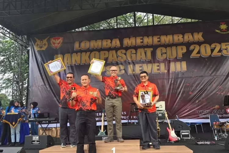 Edwin Senjaya Sabet Juara 1 Lomba Menembak Dankopasgat Cup 2025 (Dok: Humpro DPRD Kota Bandung)