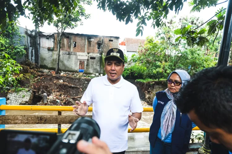 Pemkot Bandung Segera Perbaiki Kirmir Jebol di Jalan Hantap Raya&nbsp; (Diskominfo kota Bandung)