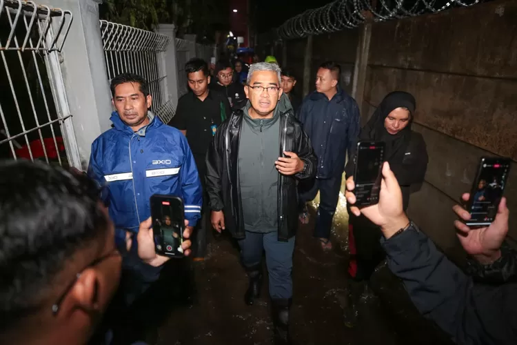 Wali Kota Bandung Tinjau Banjir Rancanumpang dan Bandung Indah Raya, Pastikan Solusi Berkelanjutan (Diskominfo Kota Bandung)