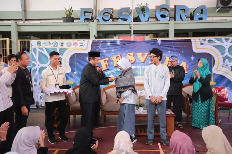 Smartren 2025 SMAN 24 Bandung Dukung Program Pemberantasan Buta Huruf Al-Qur'an (Diskominfo Kota Bandung)
