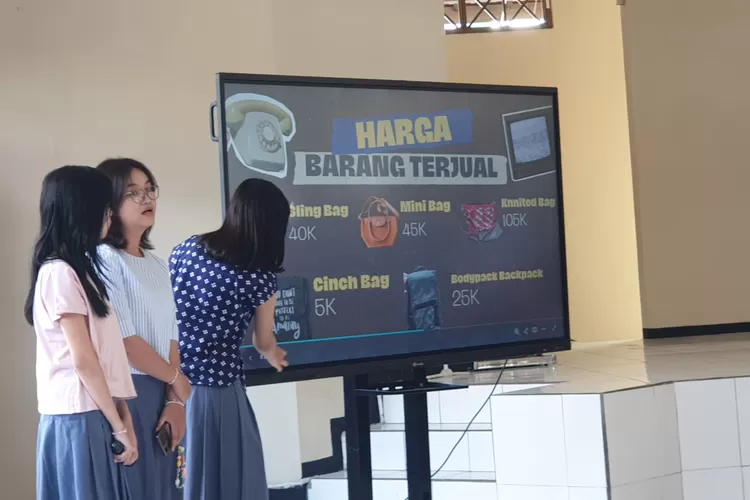 Presentasi Proyek Ramadan Siswi Kristen dan Katolik (GoraJuara.com/dok AKSI)