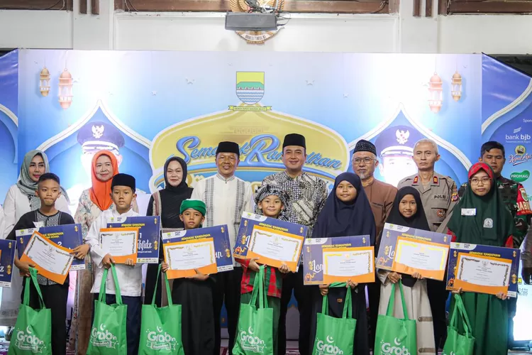 Safari Ramadan di Gedebage, Warga Antusias Berinteraksi dengan Pemimpin (Diskominfo Kota Bandung)