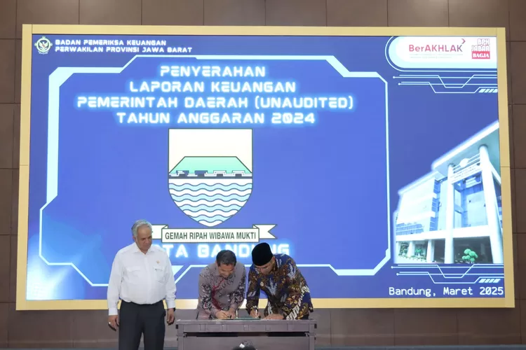 Wali Kota Bandung Serahkan LKPD Unaudited Tahun Anggaran 2024 ke BPK&nbsp; (Diskominfo Kota Bandung)