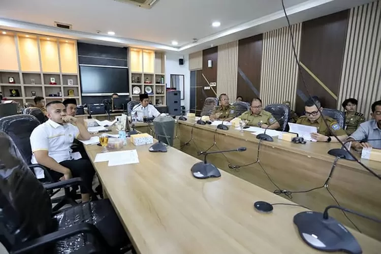 Pimpinan DPRD Kota Bandung, Toni Wijaya, S.E., S.H., menghadiri peluncuran program &ldquo;Bandung Nyaah ka Indung&rdquo; di Balai Kota Bandung (Dok: Dani/Humpro DPRD Kota Bandung)