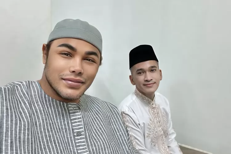 Ivan Gunawan dan Ruben Onsu sholat Idul Fitri 2025 bersama (Foto: Gorajuara/ Instagram/ @ivan_gunawan)