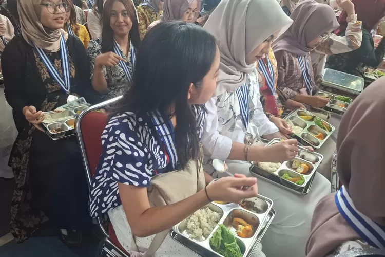 SMAN 15 Bandung Perpisahan Sambil Mekikmati MBG (GoraJuara.com/dok AKSI)
