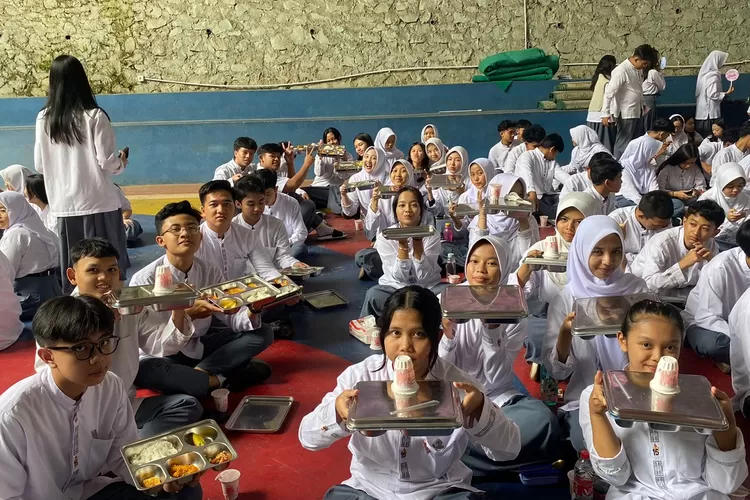 MBG di SMAN 15 Bandung Multimanfaat  (GoraJuara.com/dok AKSI)
