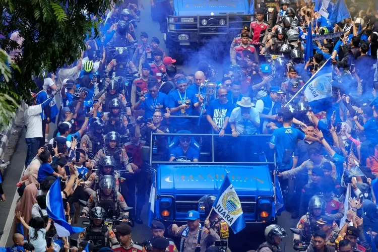 Pawai Persib Berakhir Lancar, Farhan Apresiasi Kinerja Lintas Sektor dan Petugas Kebersihan (Diskominfo Kota Bandung)