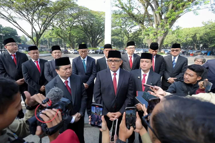 Farhan Tegaskan Tugas Berat Pejabat Baru: Sampah, Stunting, hingga Hidupkan Pariwisata (Diskominfo Kota Bandung)