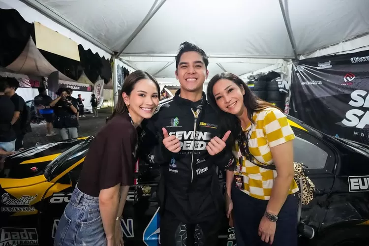 Al Ghazali ditemani Maia Estianty dan Alyssa Daguise (kiri) saat ikut lomba balap (Foto: Gorajuara/ Instagram/ @alghazali7)