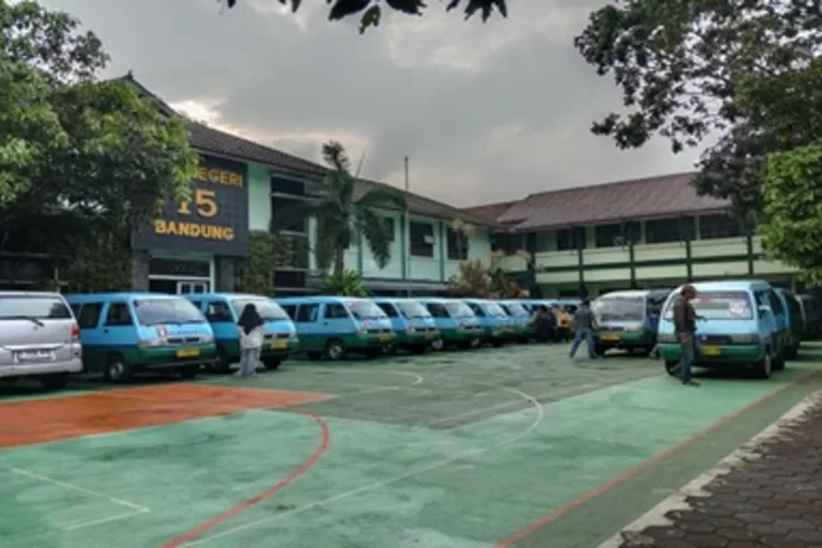 Berburu Buku di Pasar Palasari Pakai Angkot (GoraJuara.com/dok AKSI)