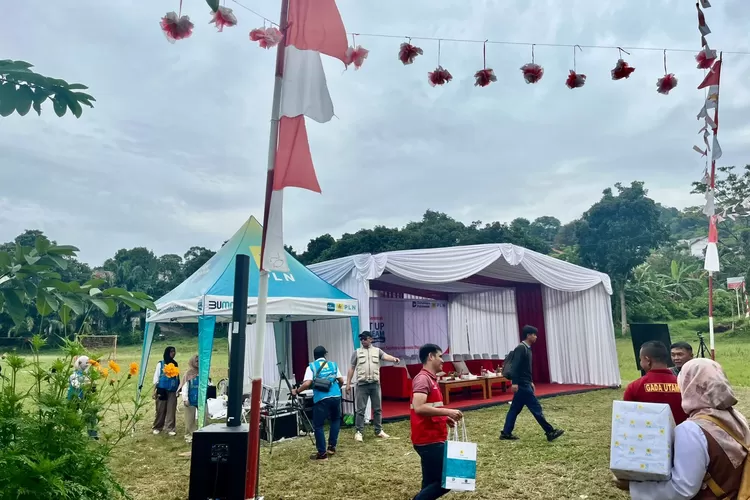 Penyalaan Serentak Light Up The Dream (LUTD), Yanti: Anak Saya Bisa Belajar Lebih Baik (Diskominfo Kota Bandung)