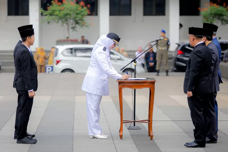 Lantik 90 Pejabat Struktural, Wali Kota Bandung: Jawab Kritik dengan Kerja Nyata (Diskominfo Kota Bandung)