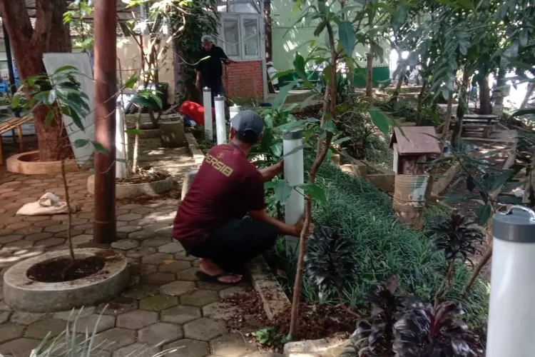 Pembuatan Lodong Pembuangan Sisa Sampah Organik  (LPeSSO) (GoraJuara.com/dok AKSI)