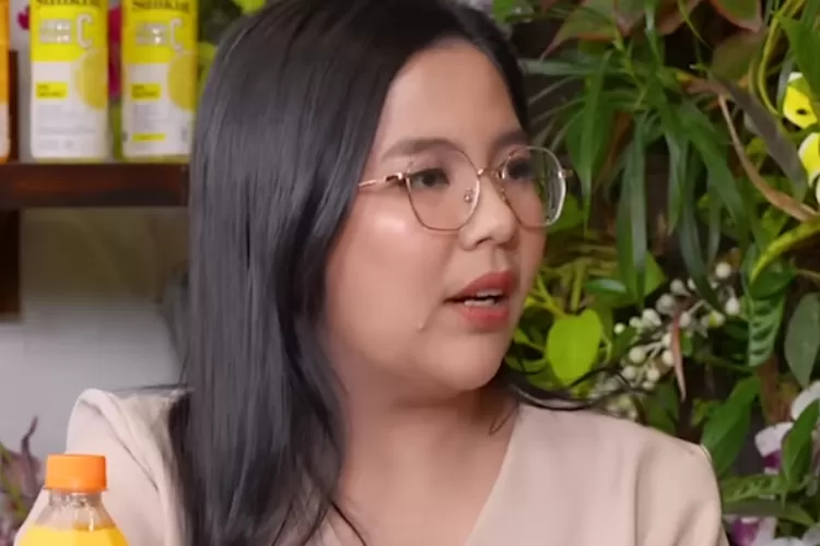 Dinda Amelia Tanjung bongkar cara dirinya memergoki suami yang diduga selingkuh (Foto: Gorajuara/ Tangkap layar YouTube CURHAT BANG Denny Sumargo)