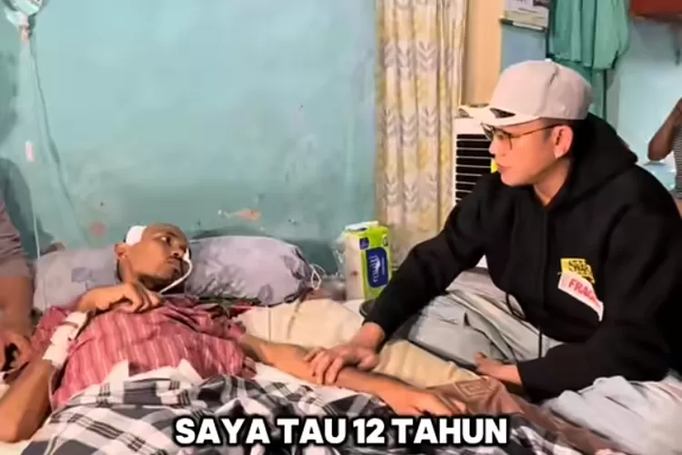 Denny Sumargo beri semangat saat menjenguk Adnan Syuhada (Foto: Gorajuara/ Tangkap layar TikTok @dennysumargoreal)