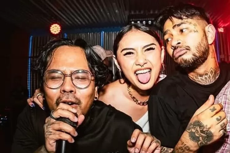 Coki Pardede (kiri) mendukung Onadio Leonardo yang kini tersandung kasus dugaan narkoba (Foto: Gorajuara/ Instagram/ @cokipardedebebas)