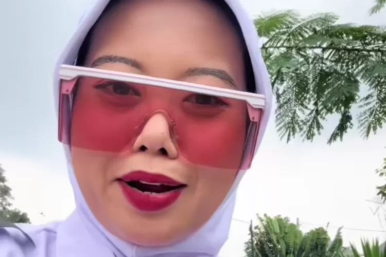 Komika Musdalifah Basri bercerita soal rumah orang tuanya yang dilelang karena utang sang paman (Foto: Gorajuara/ Tangkap layar TikTok @musdalifahbasrii)