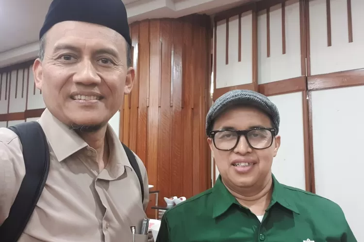 Dr. Toto Suharya, S.Pd., M.Pd. Sekjen DPP AKSI dan Dr. Tantan Hermansah, S.Ag., M.Si.  Dosen UIN Jakarta. (GoraJuara.com/dok AKSI)