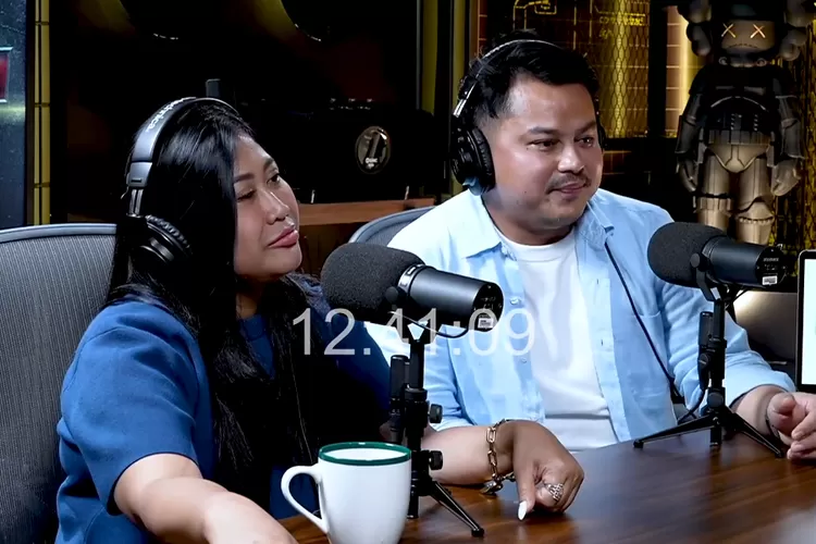 Boiyen dan Rully Anggi Akbar menjelaskan soal awal hubungan mereka hingga menikah (Foto: Gorajuara/ Tangkap layar YouTube Deddy Corbuzier)