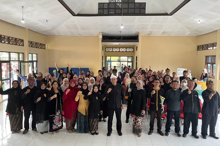 SMAN 15 Bandung  Peringatan Hari Guru dan Workshop Penguatan Pembelajaran Mendalam  (GoraJuara.com/Dok AKSI)