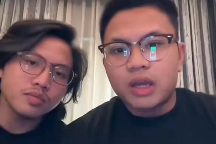 Bigmo bersama kakaknya, Resbobb alias Adimas Firdaus (kiri), sempat membuat konten bersama (Foto: Gorajuara/ Tangkap layar TikTok @momonotnice)