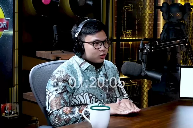 Bigmo tanggapi kasus dugaan ujaran kebencian yang menjerat kakaknya alias Resbob (Foto: Gorajuara/ Tangkap layar YouTube Deddy Corbuzier)