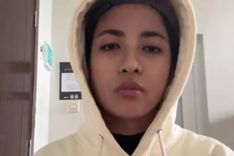 TikToker yang diduga berucap rasis terhadap pengasuh anak Erika Carlina menyampaikan permintaan maaf (Foto: Gorajuara/ Tangkap layar TikTok @mooypengcheng)