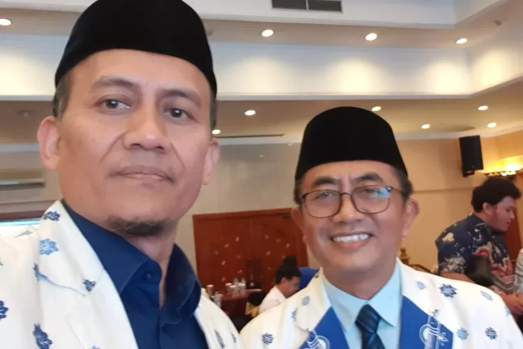 Dr. Toto Suharya, M.Pd. Sekjen DPP AKSI dan Dr. H. Toto Warsito,  M.Ag. Pengurus DPP AKSI (GoraJuara.com/dok AKSI)