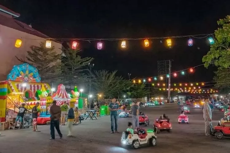 Malam Tahun Baru Tak Terlupakan di Alun-Alun Tulungagung: Pengalaman Meriah dan Berkah (foto: instagram.com / @kacamata_tulungagung)