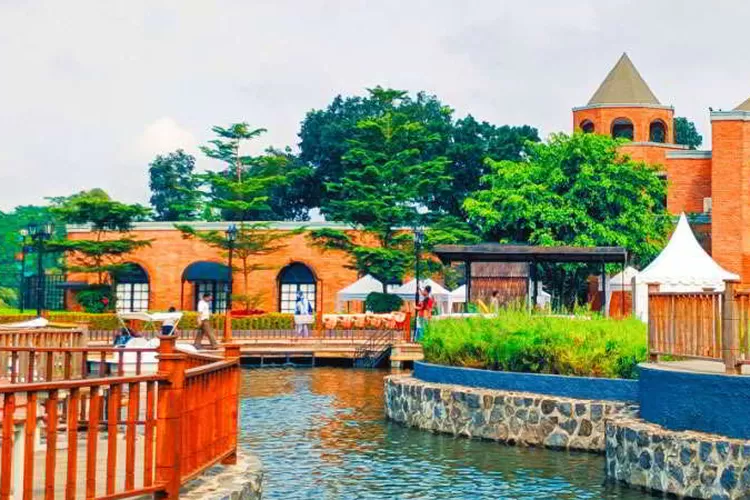 The Village Purwokerto, Tempat Wisata Ala Eropa Yang Instagramable Dan ...