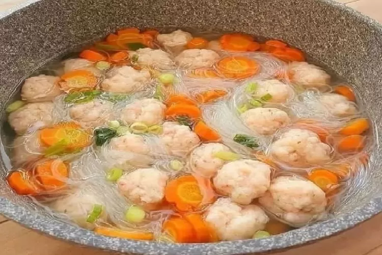 Cocok Dinikmati Saat Musim Hujan Resep Sup Baso Udang Gurih Seger