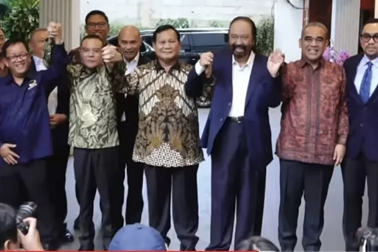 dinamika politik pasca-Pilpres 2024, Prabowo Subianto mengungkap potensi koalisi baru. Bagaimana perkembangan selanjutnya? (SMSI / HukamaNews.com)