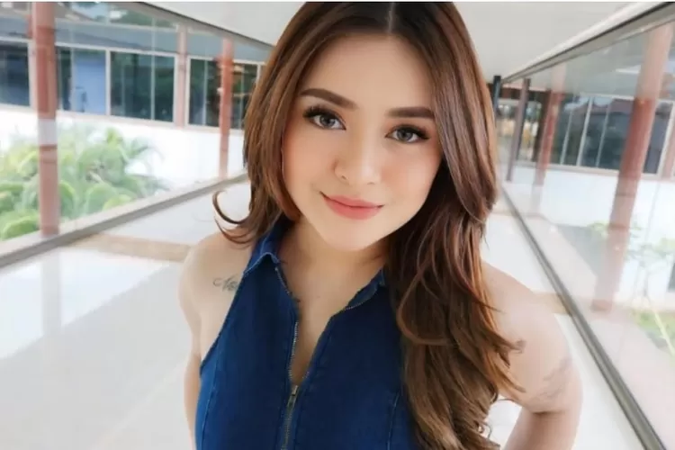 Nathalie Holscher menolak untuk meminta maaf pada warga Sidrap sesuai tuntutan Bupati. (Instagram/nathalieholscher)