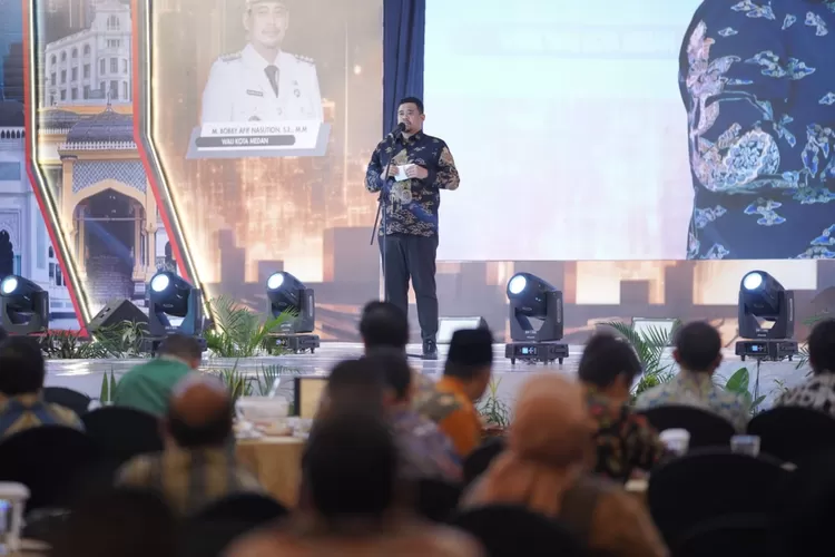 Bobby Nasution menyampaikan sambutanya dalam acara Medan Investment Forum &amp; Expo 2023 yang digelar di Hotel JW Marriot Medan, Jum'at (27/10) malam. (Realitasonline.id/AY)