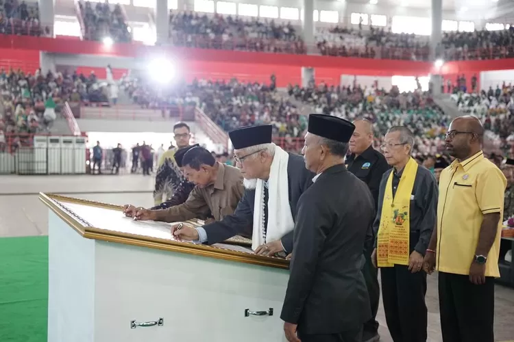 tokoh lintas agama dan suku budaya untuk Berikrar bersama dalam merajut Keberagaman Nusantara sekaligus menorehkan nota Kesepahaman yang disaksikan langsung oleh Wakil Presiden RI (Realitasonline.id/humas NU)