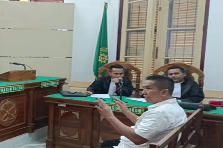 Achiruddin Hasibuan dibebaskan dari dakwaan dan tuntutan  tindak pidana penyalahgunaan Bahan Bakar Minyak (BBM) bersubsidi  di PN Medan (Realitasonline.id/ap)