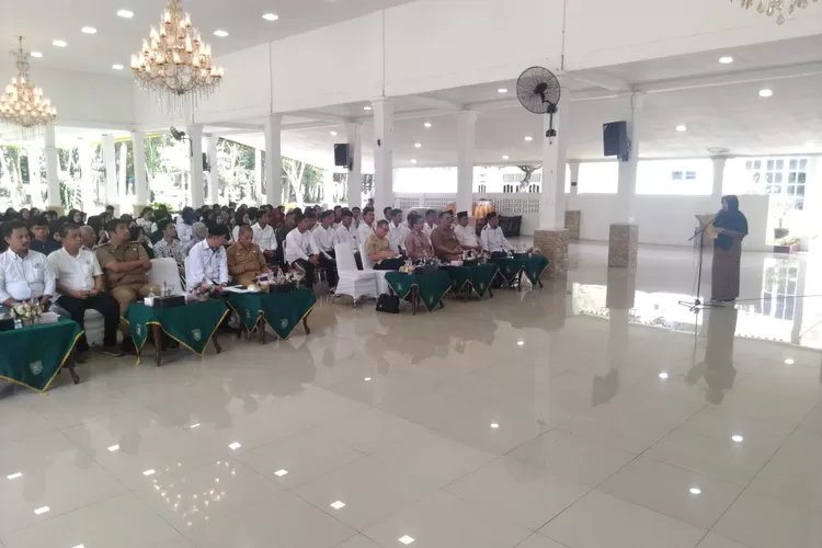 Bupati Asahan yang diwakili Asisten Pemerintahan dan Kesra Buwono Prawana, buka Pelatihan Tailor Made Training serta Pemberian Bantuan Peralatan Pelatihan (30/10/2023). (Realitasonline.id/HS)