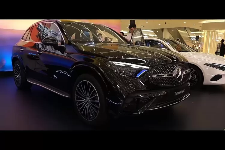 Mercedes-Benz sebagai produk non lokal paling laris di Jepang.   (Sumber: Youtube Oto Driver)