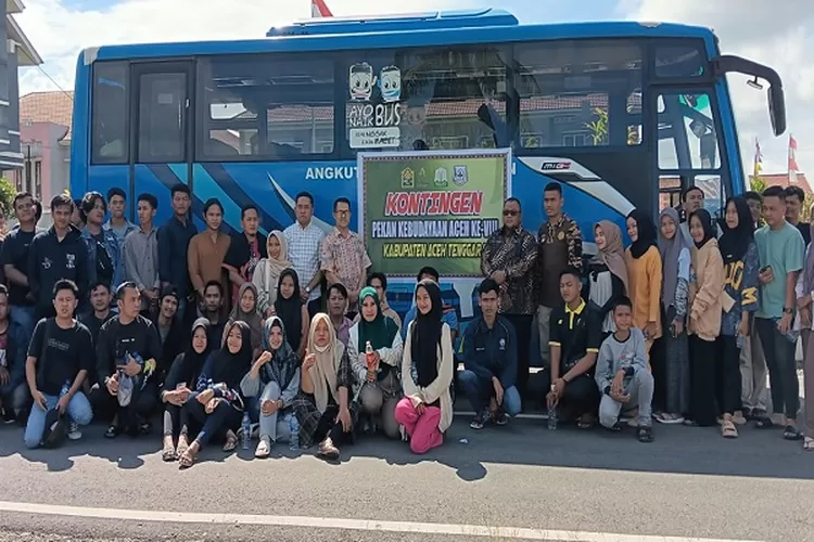 Pj Bupati Agara Drs. Syakir melalui Plt Sekda Yusrizal ST didampingi Asisten III Sudirman dan Kabid SMP Habibi  di Kantor Dinas Disdikbud melepas kontingen PKA ke-VIII  (Realitasonline.id/sd)