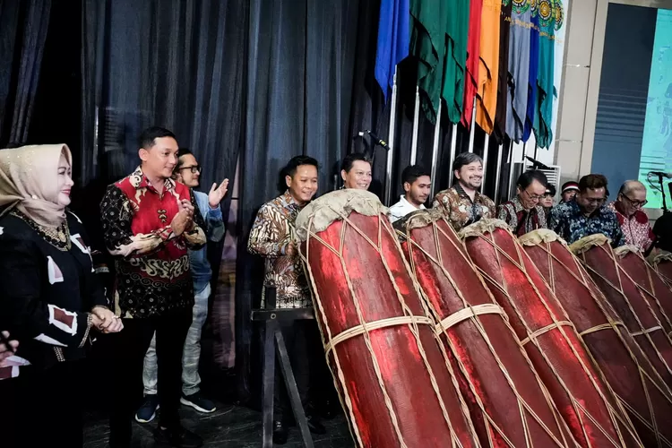 Pergelaran Musik dan Tari Nusantara Merayakan Keberagaman yang dilaksanakan Prodi Etnomusikologi FIB USU, dibuka, Jumat (3/11) malam. (Realitasonline.id/AY)