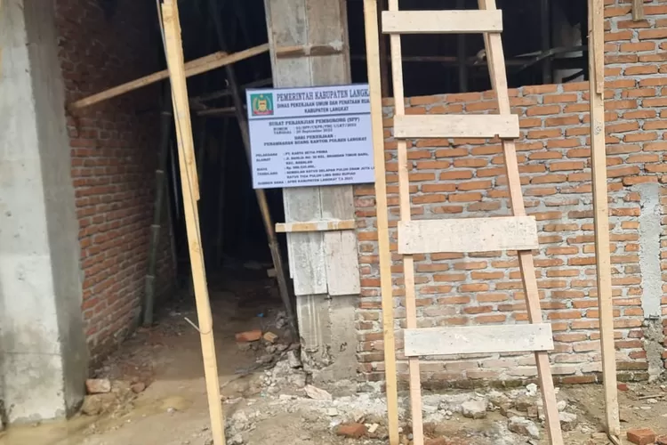 Plank Proyek Pembangunan Gedung Polres Langkat  (Realitasonline.id/AW)