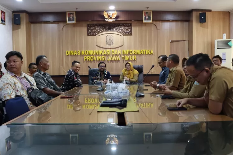 Kunker Diskotikdansa dan Wartawan Beltim ke Diskominfo Surabaya (Realitasonline.id/yudi)