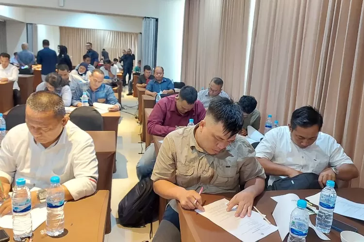 40 Anggota PWI Sumut mengikuti ujian kenaikan status, Kamis (9/11/2023) (Realitasonline.id/sugiatmo)