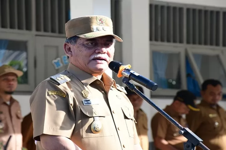 Plt Bupati HM Ali Yusuf Siregar saat menjadi irup di SMA Negeri 1 Galang (Realitasonline.id/zul)