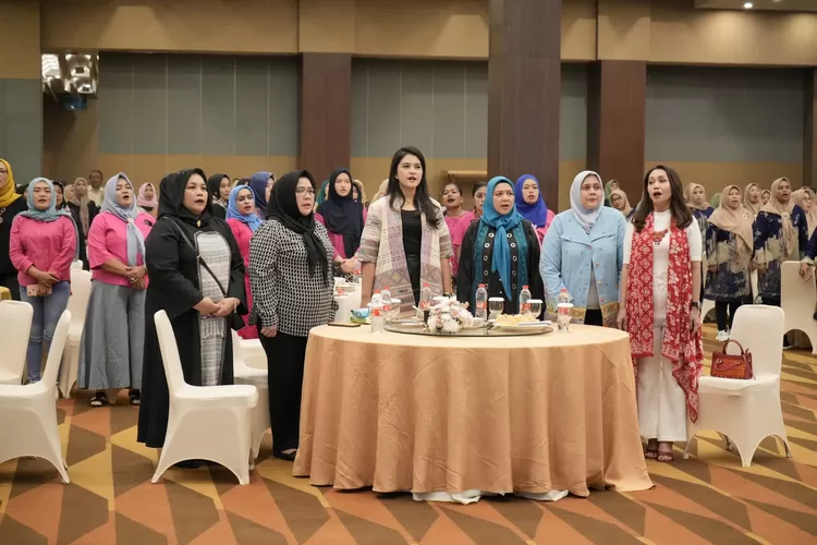 Ketua TP PKK Kota Medan Kahiyang Ayu Bobby Nasution dan Kader Dasawisma se-Kota Medan. (Realitasonline.id/humas)