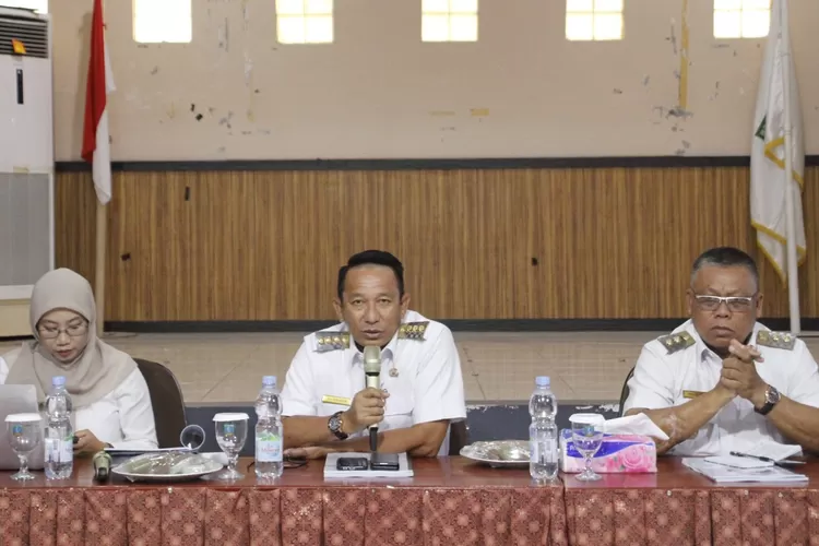 Bupati Belitung Timur Burhanudin mengevaluasi dan koordinasi dengan desa desa se-kabupaten Beltim   (Realitasonline.id/HY )